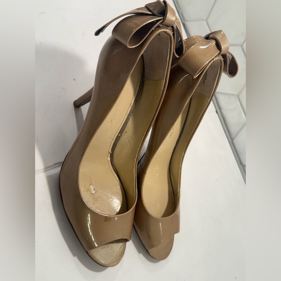 Enzo Angiolini Bow Back Champagne Gold Peep Toe Patent Leather Stilettos Sz 7.5 - Picture 2 of 10